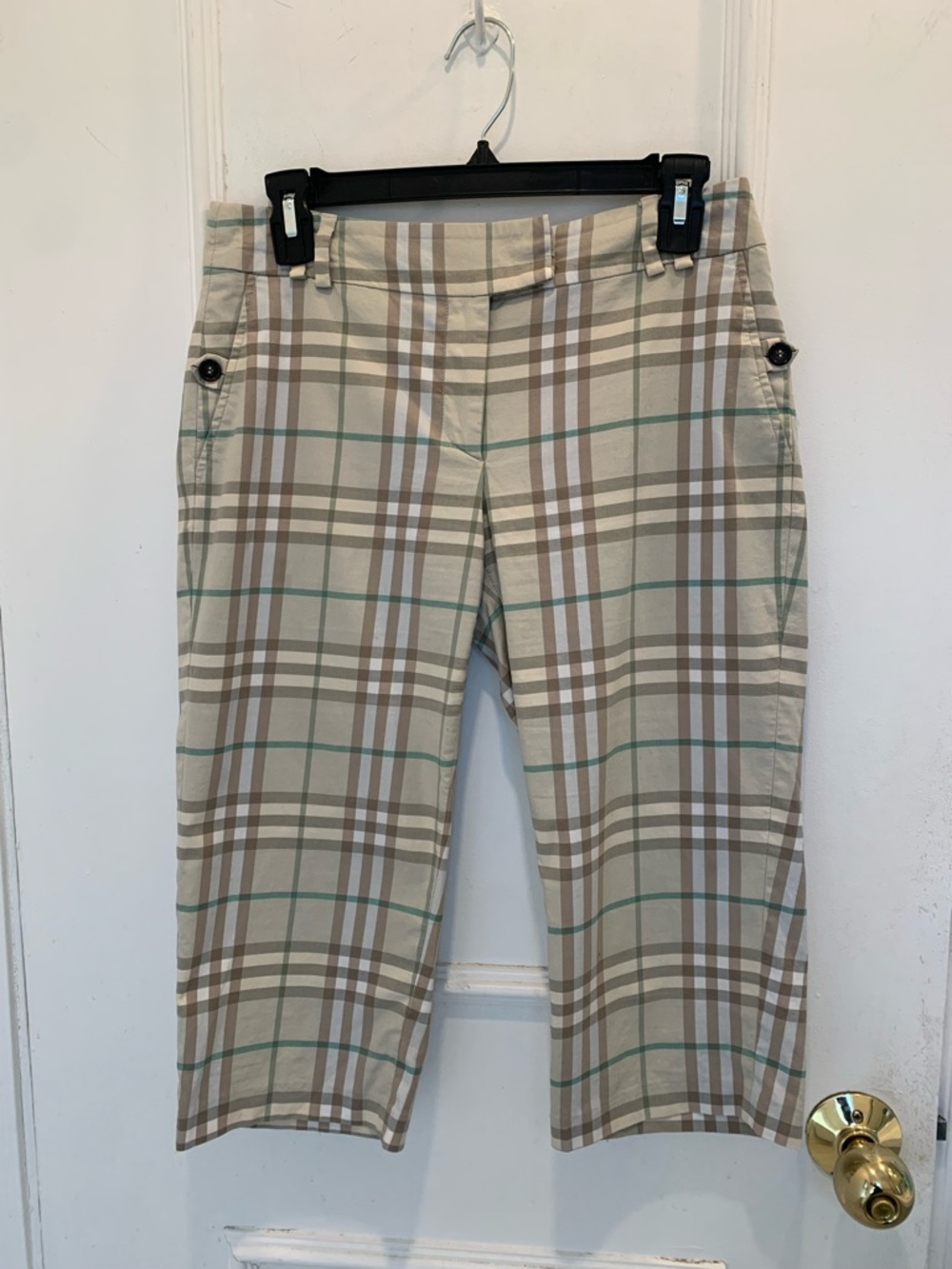 Burberry London Nova Check plaid capris. Size 4